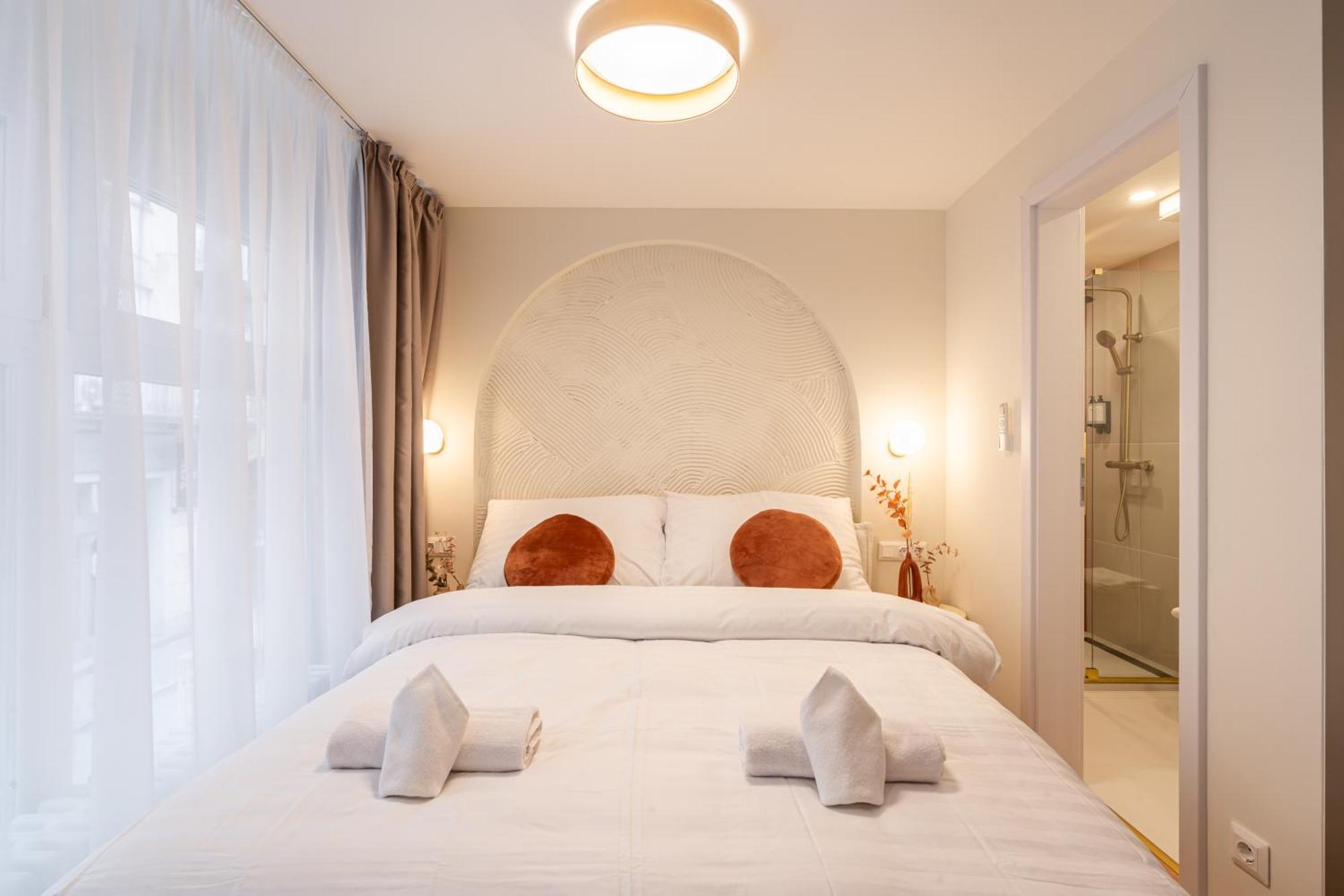 Asboth Boutique Suites, Location By Bqa Apartament