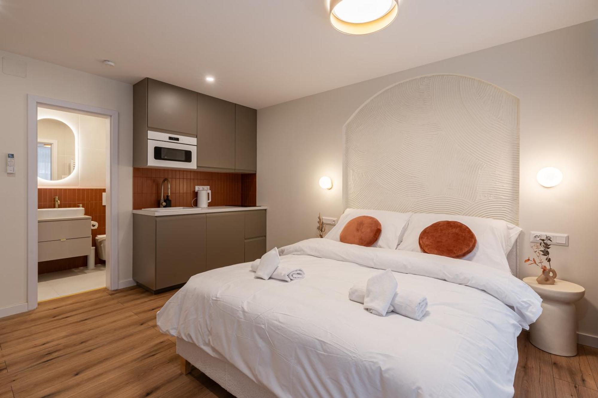 Asboth Boutique Suites, Location By Bqa Apartament *